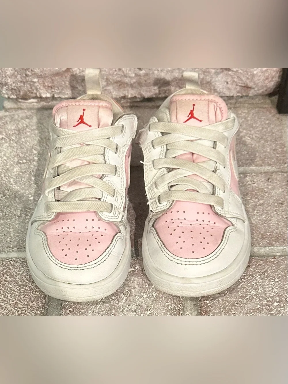 Nike Air Jordan Kids Low-Top Sneakers in Pink and White